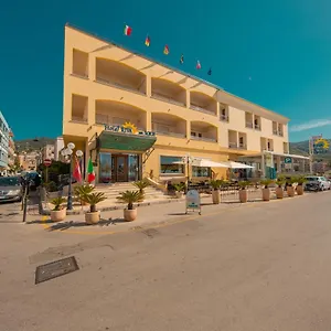 **** Hotel Riva Del Sole Italië